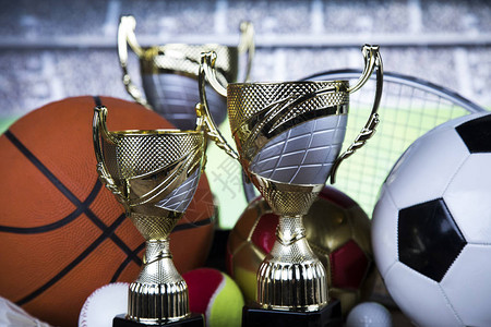 塞尔电台：马斯坦托诺缺席合练，预计姆巴佩、维尼修斯搭档首发