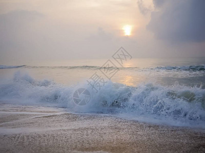 清晨的海景图片