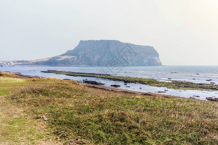 从gwangchigi海滩观看带有部分燕尾小径的长海边背景图片