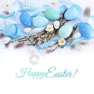 白背景的复活节鸡蛋和柳叶枝复活节卡片图片