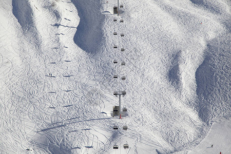 滑雪斜坡上图片