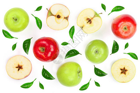 红色和绿色的苹果片装饰着绿色的叶子图片