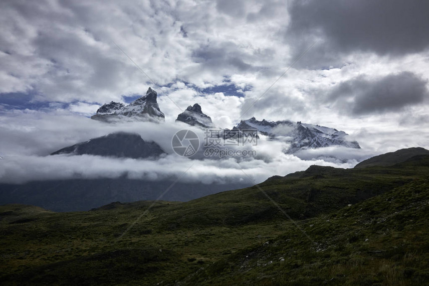 CerroPaineGrande和云中山峰图片