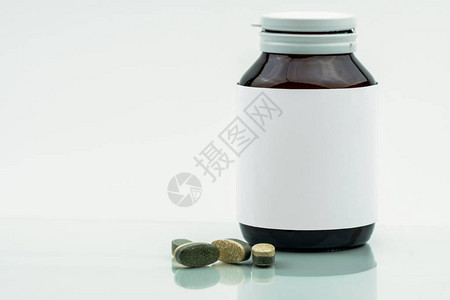 维生素补充剂和矿物质双层片剂药丸和药用琥珀玻璃瓶图片