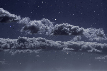 星夜冲云图片