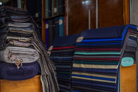 织物店纺织品卷照片多种颜图片
