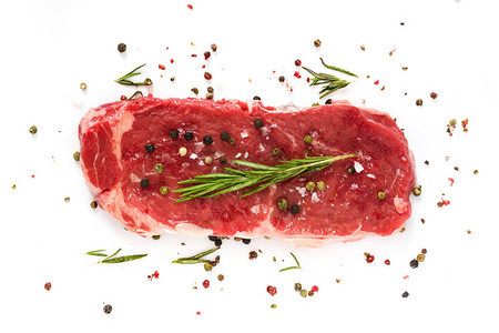 牛肉排生牛肉辣味随时可以熟地在白色背图片