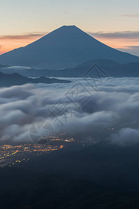 从富士山的Kushigata山看图片