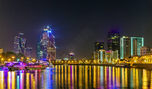 莫斯科河上的莫斯科国际商业中心夜景图片