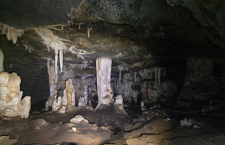 泰国的洞穴乌泰省的ThamPhuWai山洞Stalactites和stala图片
