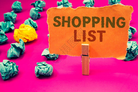 显示购物清单的文本符号您需要购买超市清单的概念图片