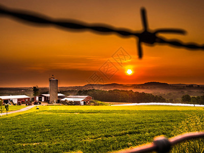 在伊利诺伊州加利纳的乡村农场景上图片