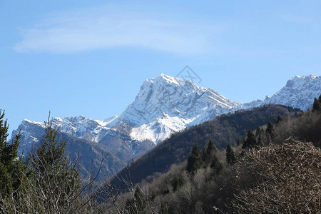 意大利北部的大山叫SERNIO有雪图片