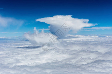 天空风景与不同的云彩图片