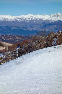 冬天的雪山风景图片