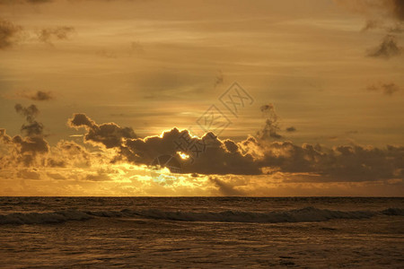 日落时印度洋的海景斯里兰卡海岸图片
