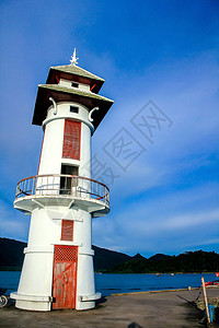 白色灯塔很显眼海湾的身份图片