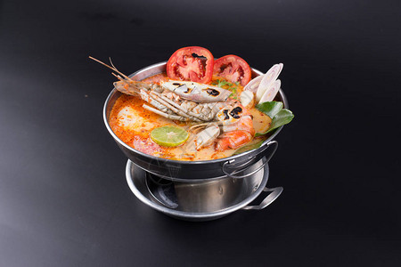 传统泰式辣海鲜汤冬阴功图片