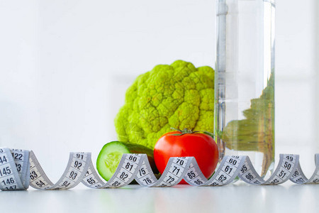 饮食健身和健康食品的饮食理念均衡饮食与蔬菜新鲜的绿色蔬菜图片