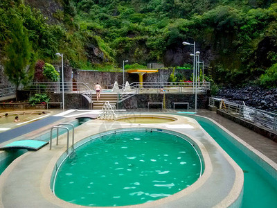 厄瓜多尔巴诺斯通古拉华火山旁热水池泉群综图片