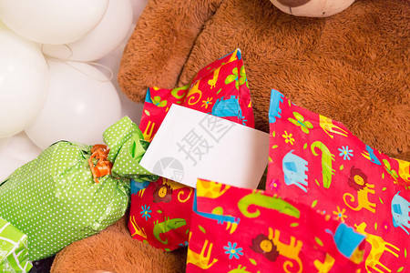 泰迪熊包装的礼物和图片
