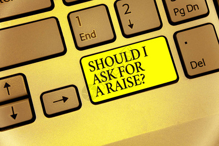 概念手写显示我是否应该提出问题显示要求增加月薪的商业照片键盘黄键意图图片