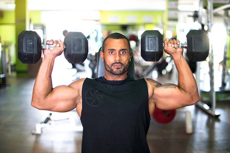 从3岁求参赛到欧冠破门！埃斯特旺的纯正桑巴征服切尔西