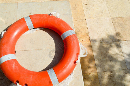 用于游泳安全的橙色生命保护装置位于南温胜地热带海洋奇特度假胜图片