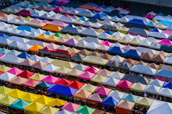 色彩缤纷的泰国夜市图片