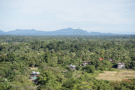 柬埔寨北瓦州柏威夏市西面的斯拉永镇东以图片
