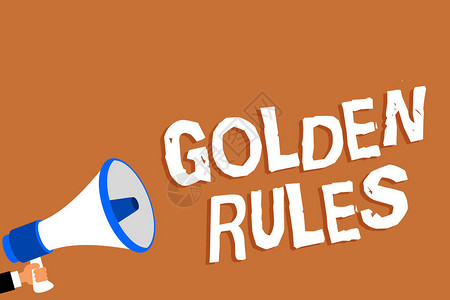 显示黄金法则的文字符号概念照片应遵循的基本原则重要原则人手持扩音器扬声器橙色背景图片