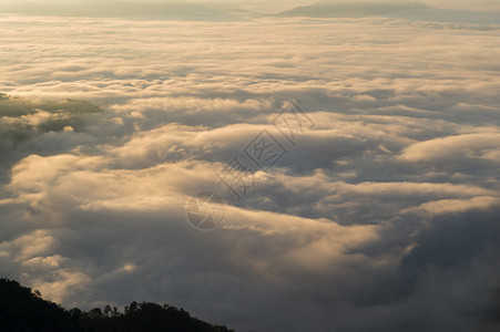 PhuChiFa山风景与日出泰国图片