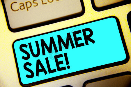 显示夏季特卖的书写笔记商业照片展示夏季期间发生的年度折扣活动键盘蓝键意图计算机背景图片
