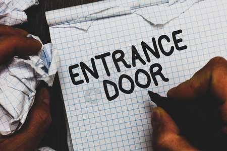 手写文本入口门概念意义在门口入通道入口人手持标记笔本图片