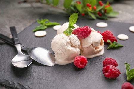 美味的草莓冰淇图片