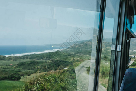 从公共汽车上欣赏巴多斯樱桃树山的景色樱桃树山海拔850英尺图片