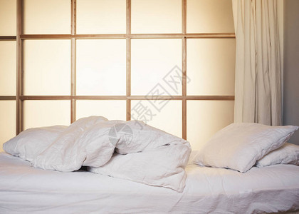 床褥枕头和毯子羽绒被日式被褥图片