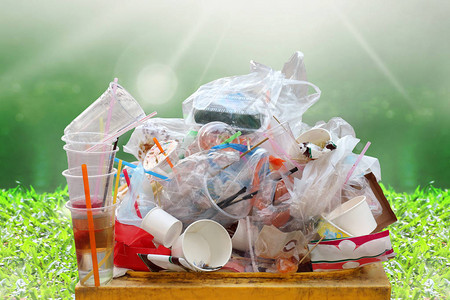 垃圾垃圾场塑料垃圾一堆垃圾塑料垃圾瓶和袋子泡沫托盘图片