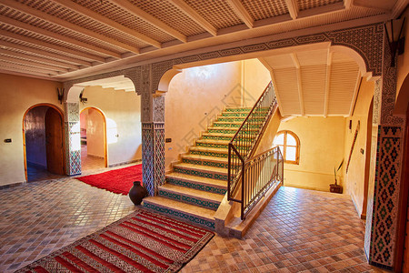 在传统的美丽的阿拉伯房屋中摩洛哥图片