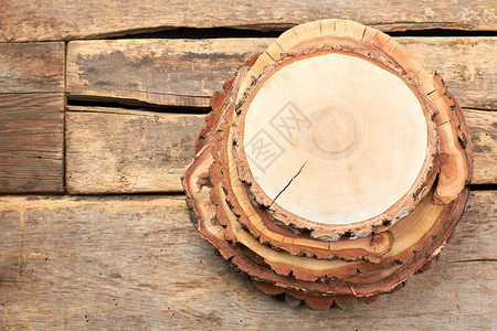 天然木制圆盘图片