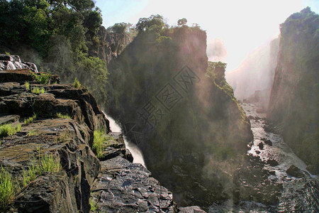 水分碎片覆盖维多利亚瀑图片