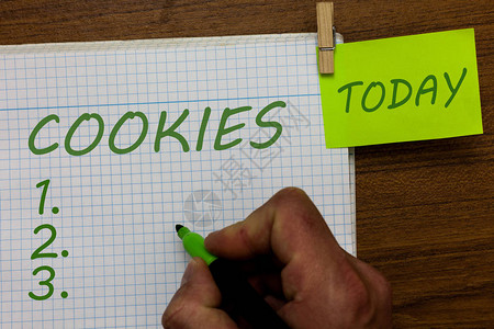 文字书写文本Cookie甜饼干甜点美味食品小吃凸起蛋糕人手持记号笔记本晾衣夹手持提醒木制背背景图片