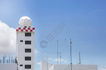 机场航空气象台塔或气象雷达圆顶台塔图片