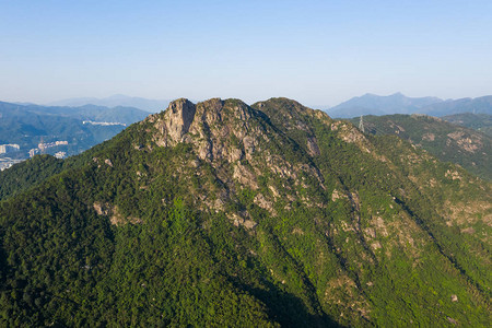 狮子岩山白天的洪王图片