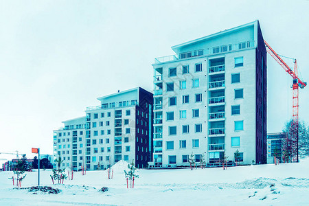 写字楼电梯芬兰赫尔辛基冬季正在开发的新公寓大楼背景