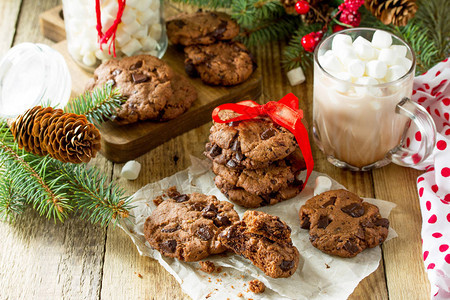 烤圣诞饼干自制巧克力薯片饼干图片