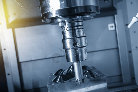CNC碾磨机在粗糙过程中用指数型半径端磨坊工具切割模具部分高技术图片