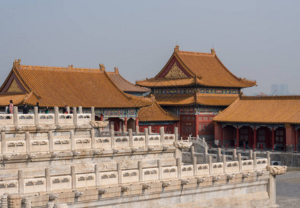北京紫禁市宫殿博物馆陶器屋顶瓷砖和雕图片
