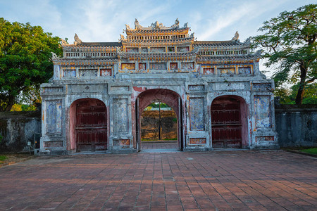 越南怀伊王朝皇室宫门入口图片