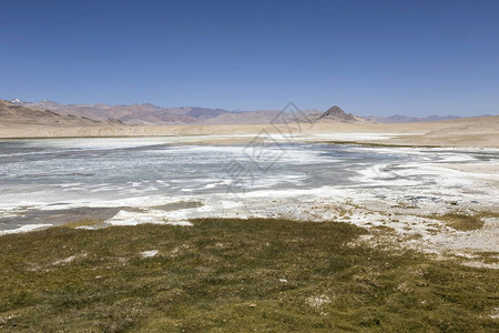 塔吉克斯坦阿利胡尔附近帕米尔山上带图片